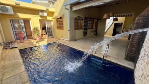 Venta casa 4 dormitorios con piscina en Posadas